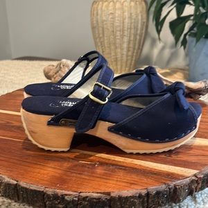 1970 vintage Ed Dorf of New York . Real wood platform . Navy blue cloth top .